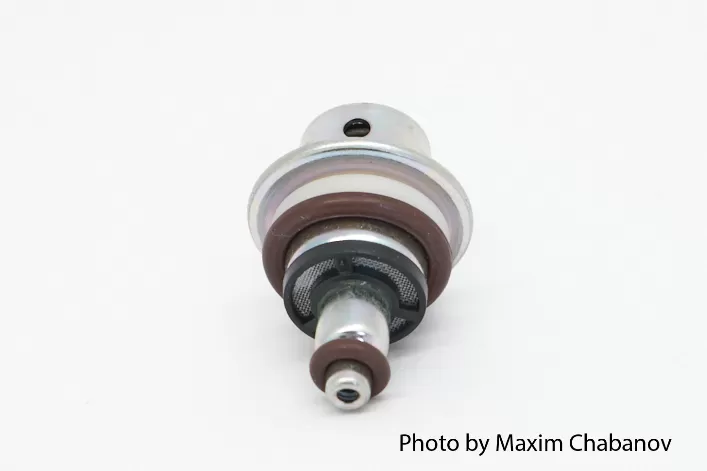 21800-1160010 Регулятор давления топлива Vesta 350 Мпа 1,8л
